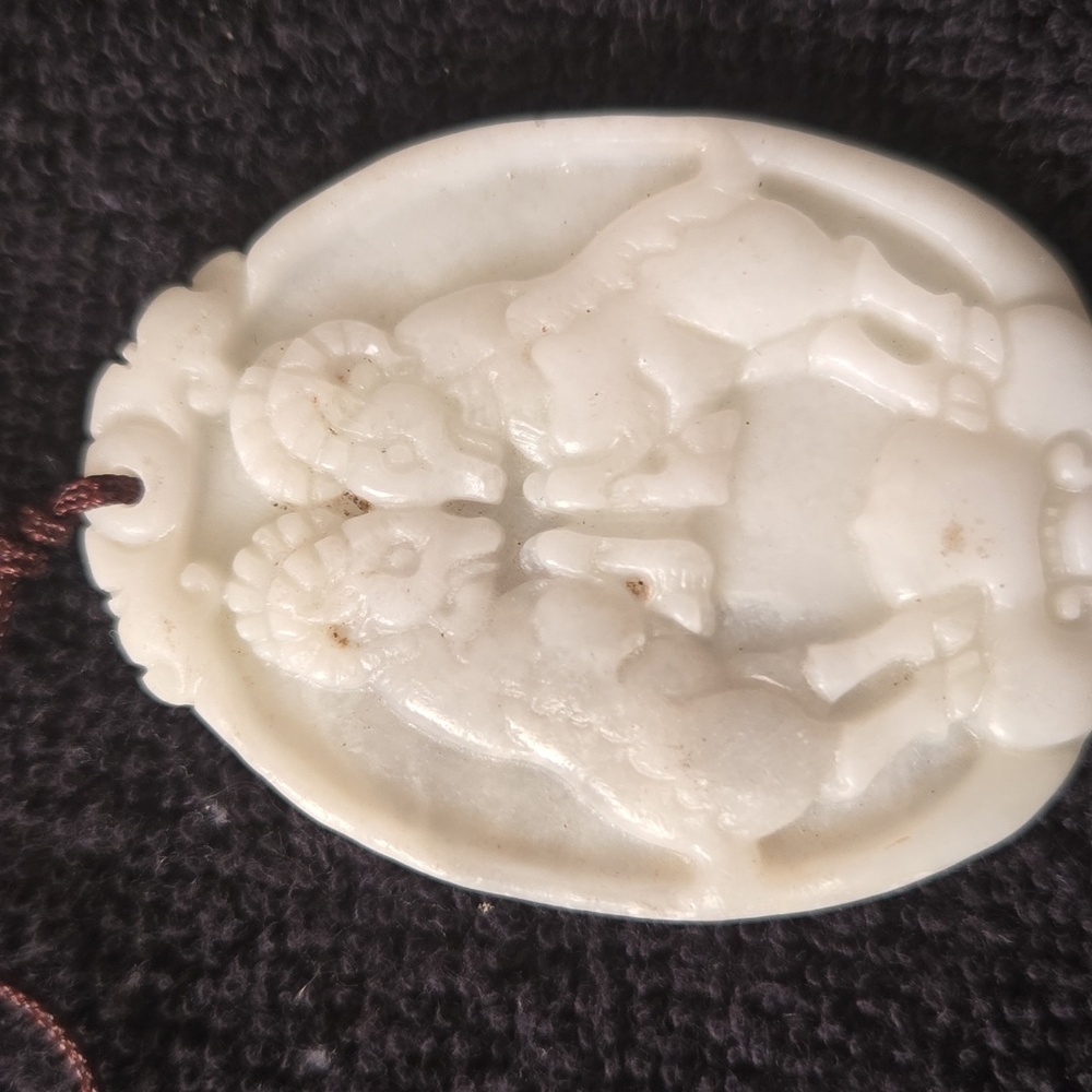 White jade sheep/ram pendant